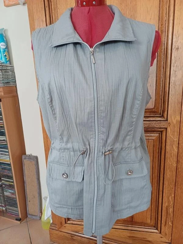 Veste sans manche grise taille 46